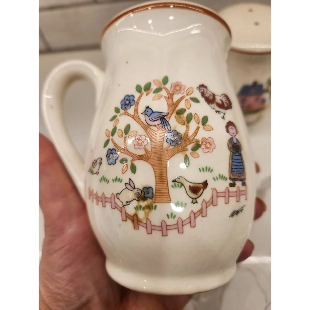 Vintage Ceramic Jamestown China Country Home Salt & Pepper Shaker Set Grannycore